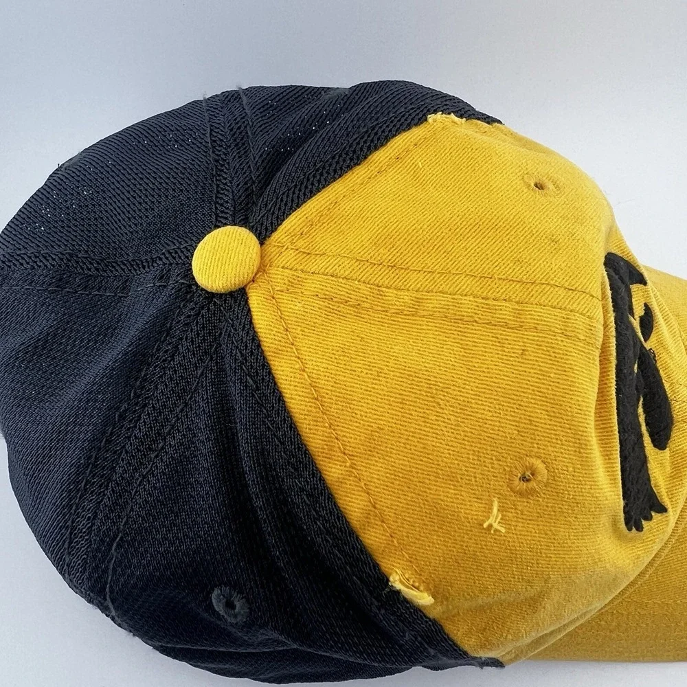 Nike Iowa Hawkeyes Distressed Flex Fit Hat Yellow Black Heritage86 OSFM